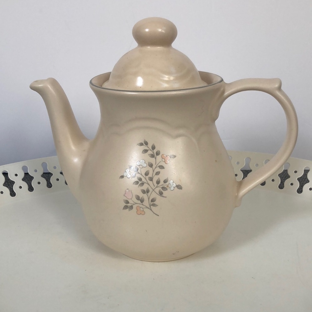 Pfaltzgraff Remembrance 48oz coffee tea beverage server #490 heirloom piece